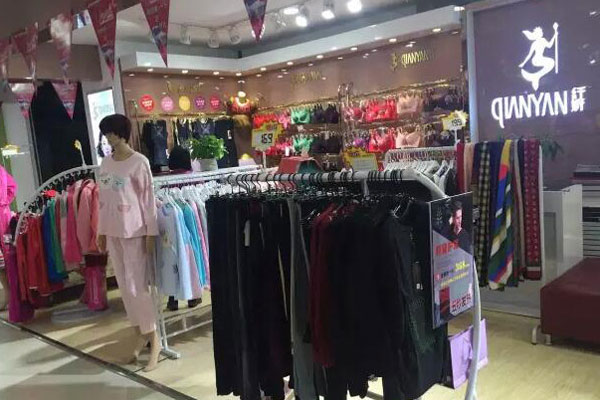 纤妍内衣店面陈列图