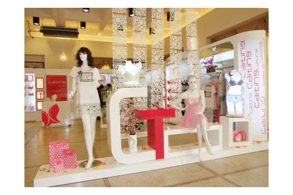 彩婷内衣店铺陈列图