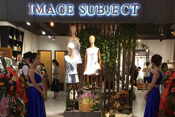 印象主题女装店铺展示