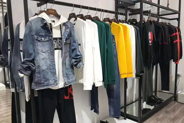 恩咖品牌男装店铺陈列展示