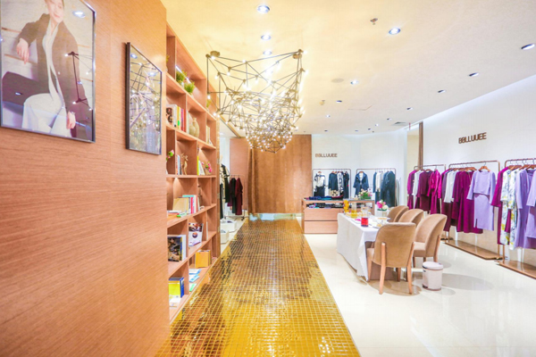 BBLLUUEE 品牌女装店铺实景图