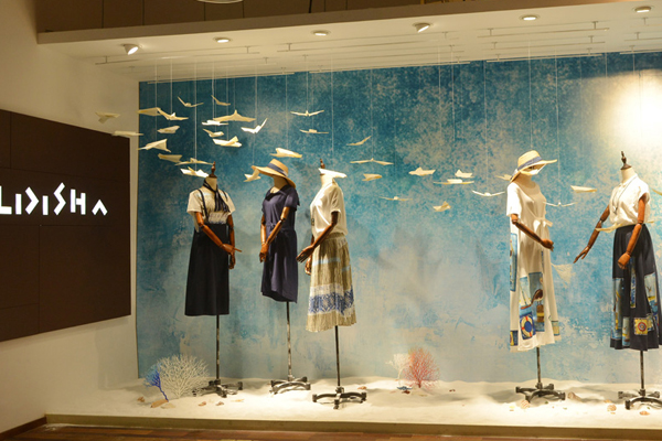 丽迪莎女装店铺店铺实景展示