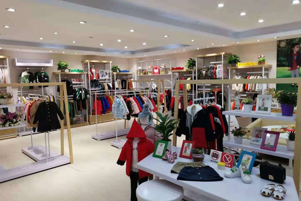 棉之子童装店铺陈列展示