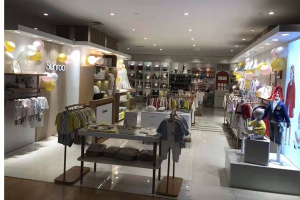 阳光鼠童装店铺实景图