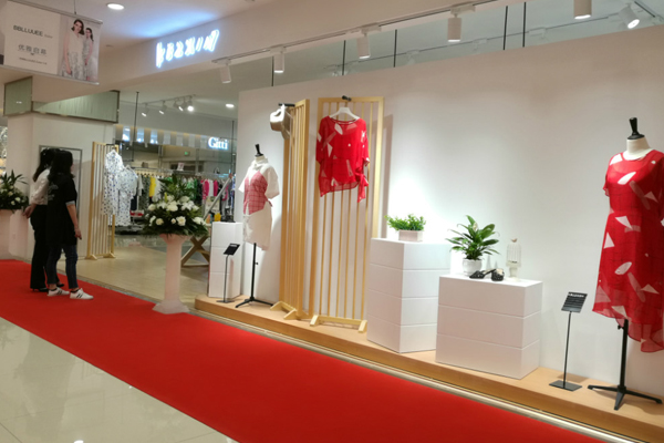 可之馨女装店铺实景图