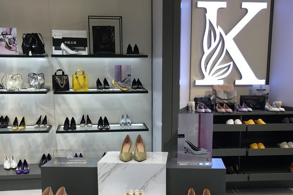 K牌鞋子店铺陈列展示