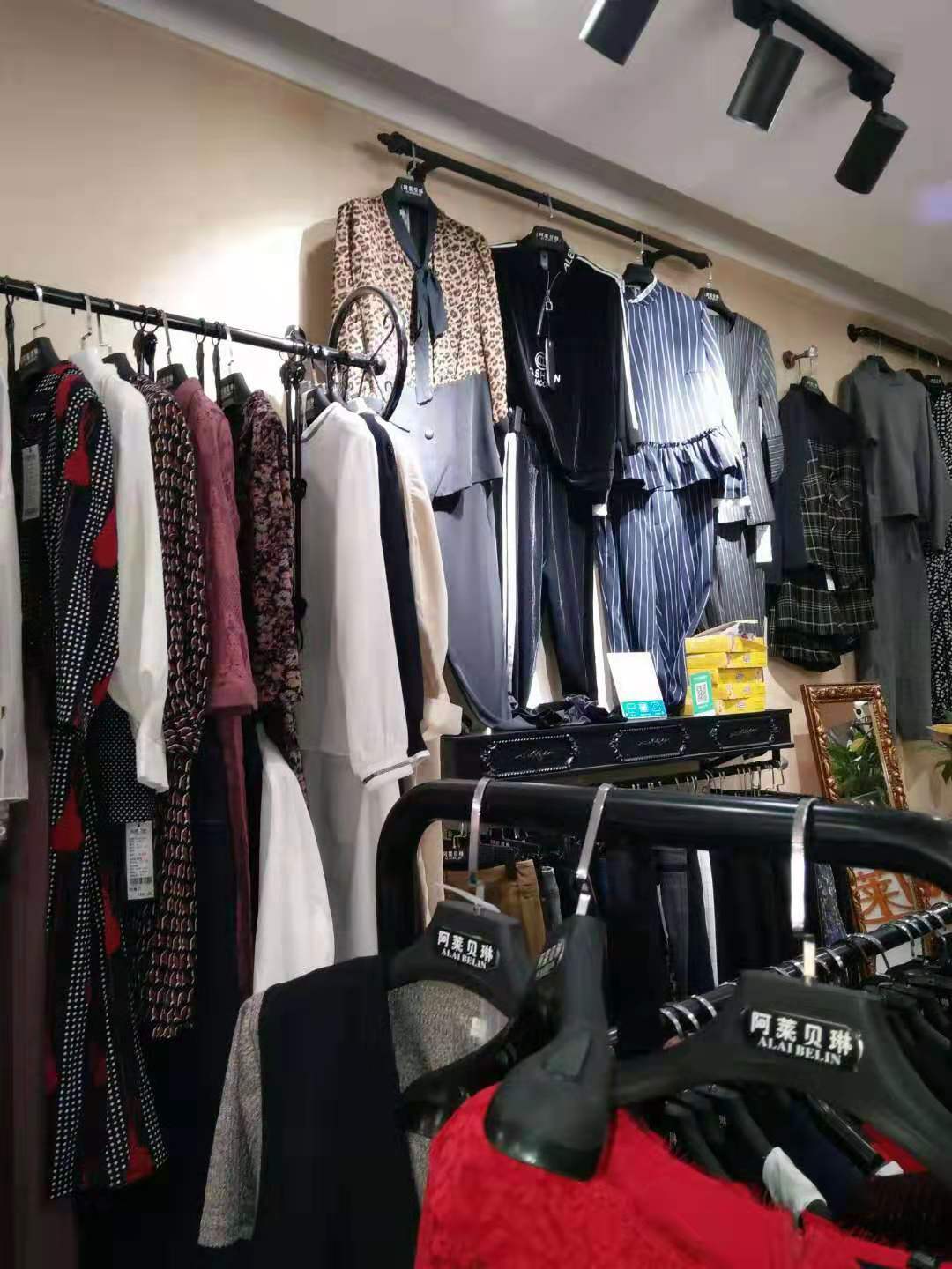 辽源服装批发市场阿莱贝琳品牌女装折扣店加盟店