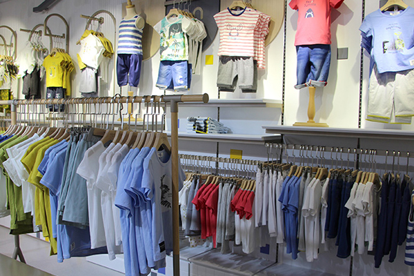 欧布豆童装店铺陈列展示