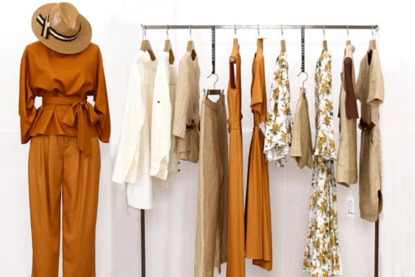 安所女装店铺内景陈列