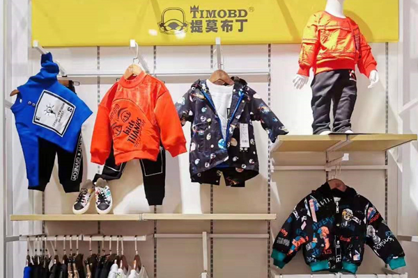 提莫布丁童装店铺内景陈列展示