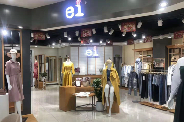 衣艾女装店铺实景图