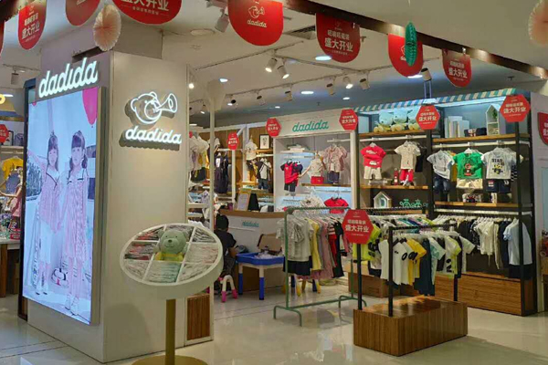 嗒嘀嗒童装店铺终端展示