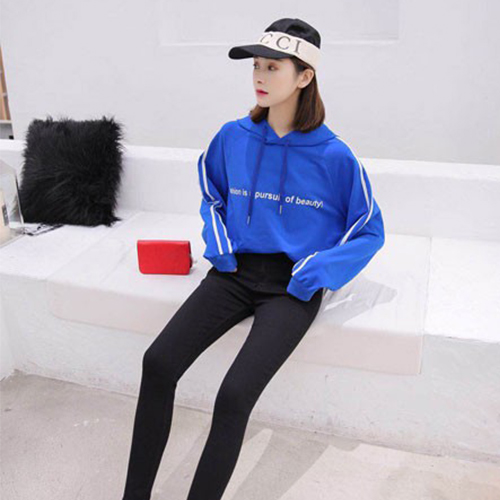 左韩女装,致力于为都市新女性提供个性、时尚、平价的最in着装。