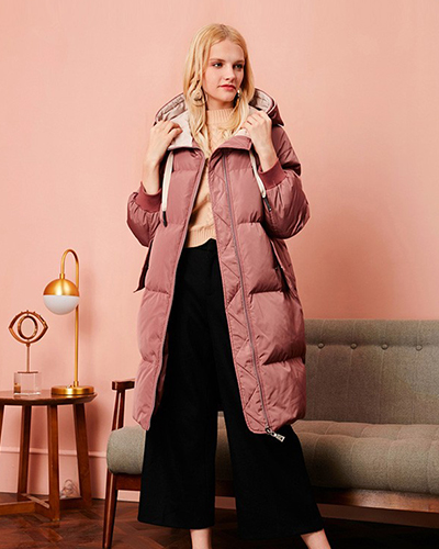 卓多姿女装，引领服装时尚主流。