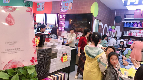 选择欧芭莎化妆品牌店,无经验也可以闯美妆市场